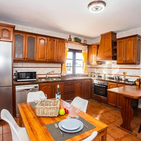 Eslanzarote Acoruma House, Super Wifi, Heated Pool *