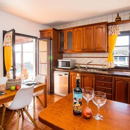 Eslanzarote Acoruma House, Super Wifi, Heated Pool *