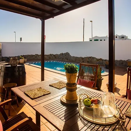 Eslanzarote Acoruma House, Super Wifi, Heated Pool *