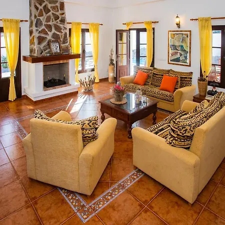 Eslanzarote Acoruma House, Super Wifi, Heated Pool