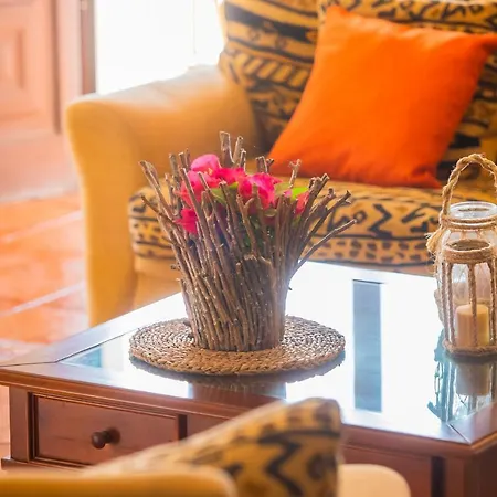 Eslanzarote Acoruma House, Super Wifi, Heated Pool Villa