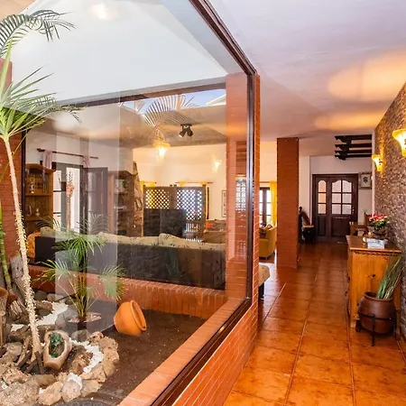 Eslanzarote Acoruma House, Super Wifi, Heated Pool Villa *