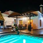Eslanzarote Acoruma House, Super Wifi, Heated Pool *