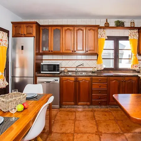 Eslanzarote Acoruma House, Super Wifi, Heated Pool Guime
