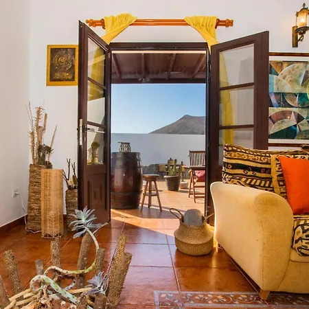 Eslanzarote Acoruma House, Super Wifi, Heated Pool *