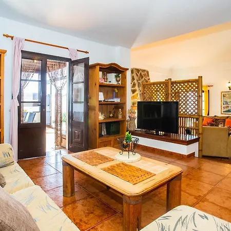Eslanzarote Acoruma House, Super Wifi, Heated Pool * Гуйме