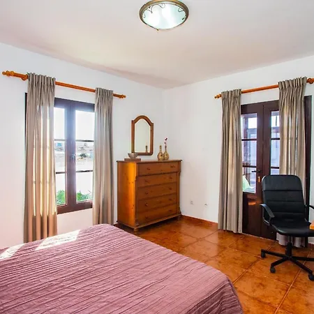 Eslanzarote Acoruma House, Super Wifi, Heated Pool