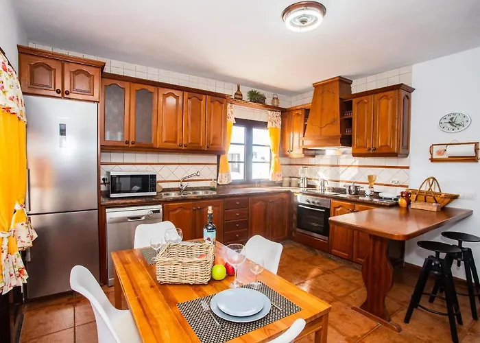 Eslanzarote Acoruma House, Super Wifi, Heated Pool *