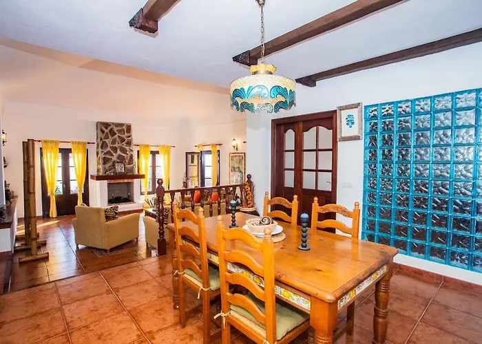 וילה Eslanzarote Acoruma House, Super Wifi, Heated Pool Güime