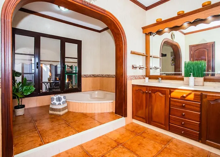 וילה Eslanzarote Acoruma House, Super Wifi, Heated Pool Güime