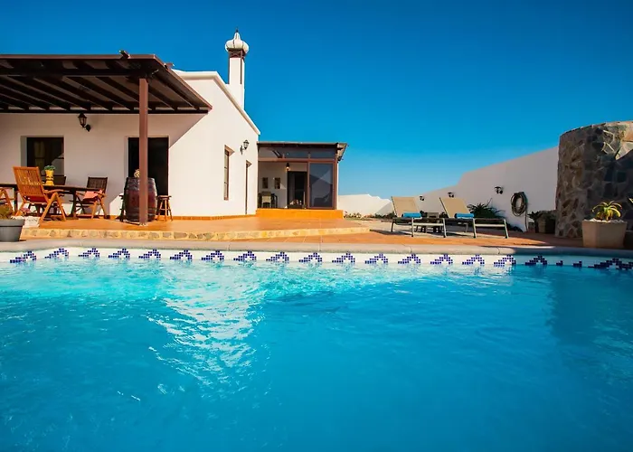 Villa Eslanzarote Acoruma House, Super Wifi, Heated Pool *