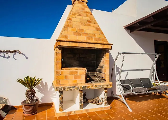 Eslanzarote Acoruma House, Super Wifi, Heated Pool Villa