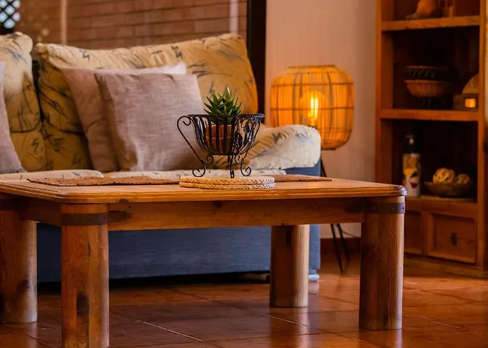 Eslanzarote Acoruma House, Super Wifi, Heated Pool Villa *