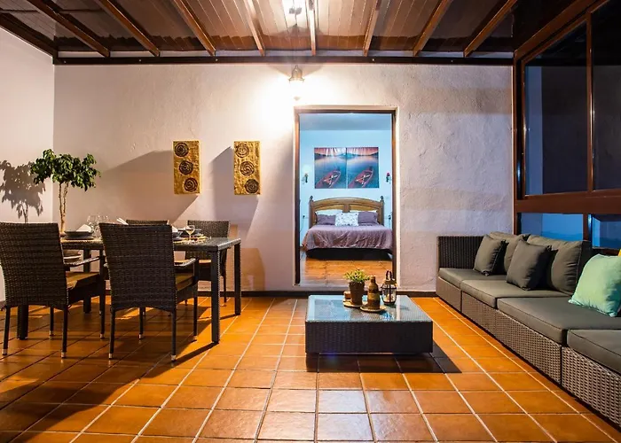 Eslanzarote Acoruma House, Super Wifi, Heated Pool