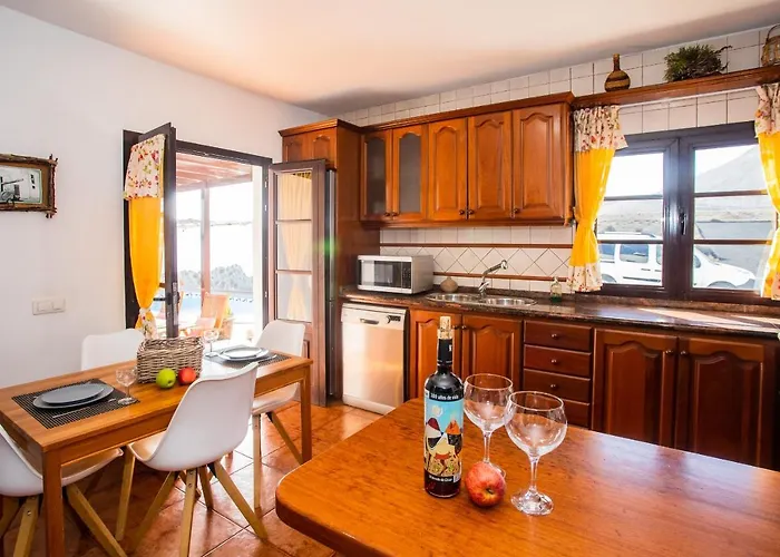 Eslanzarote Acoruma House, Super Wifi, Heated Pool *