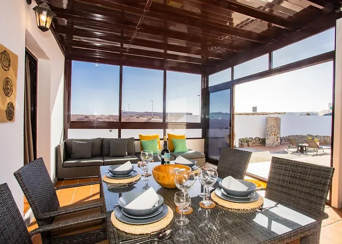 Villa Eslanzarote Acoruma House, Super Wifi, Heated Pool