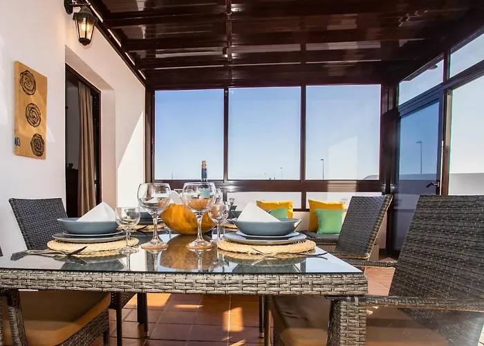 Villa Eslanzarote Acoruma House, Super Wifi, Heated Pool