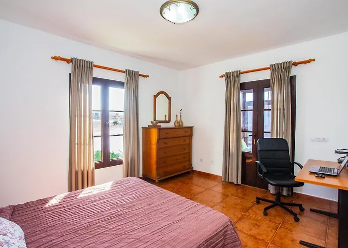 Eslanzarote Acoruma House, Super Wifi, Heated Pool