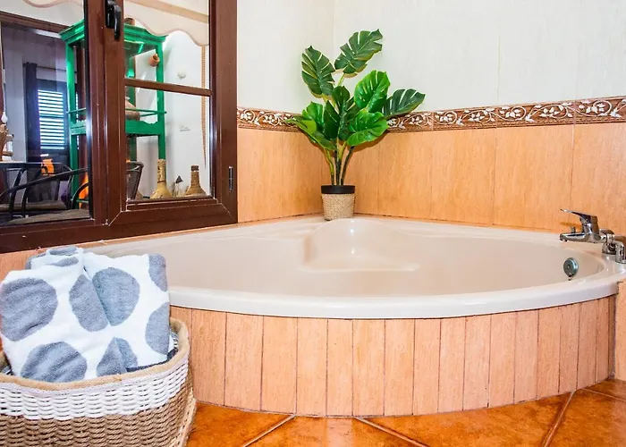 Eslanzarote Acoruma House, Super Wifi, Heated Pool *